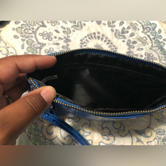 Blue Wristlet - Picture 5 of 5